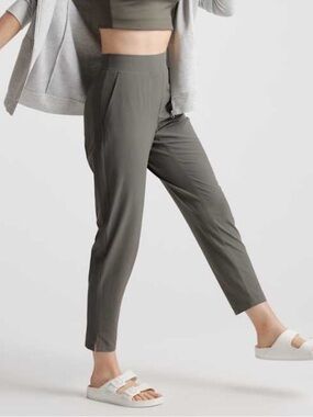 Quince Performance Tech Ankle Pants Olive Green size Small